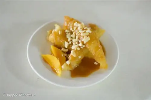 И мега вкусный суман с манго и карамелью! Мы съели это из-за рефлекса стопы! Совершенно необходимо! &copy; Джейпи Маристаза