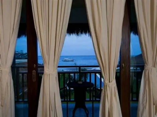 Azure Dive Resort расположен в районе Дауин.
