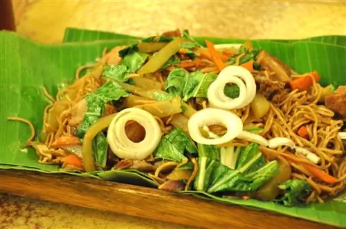 Настоящий лукбанский ужин в ресторане Buddy’s Pancit Lucban