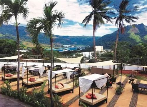 The Cliff Lounge в отеле Oriental Bataan