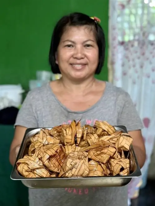 Тересита Бири со своим семейным рецептом Пусо