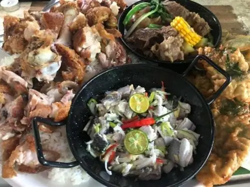 Ресторан Manaoag Antonio Fiesta Bilao - хрустящая пата, килавин бангус, булао, хрустящий кангконг