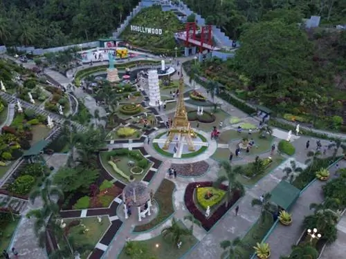 Зеркало мира и Ботанический сад Сикатуны