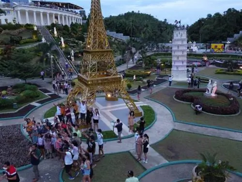 Реплика Эйфелевой башни на Бохоле