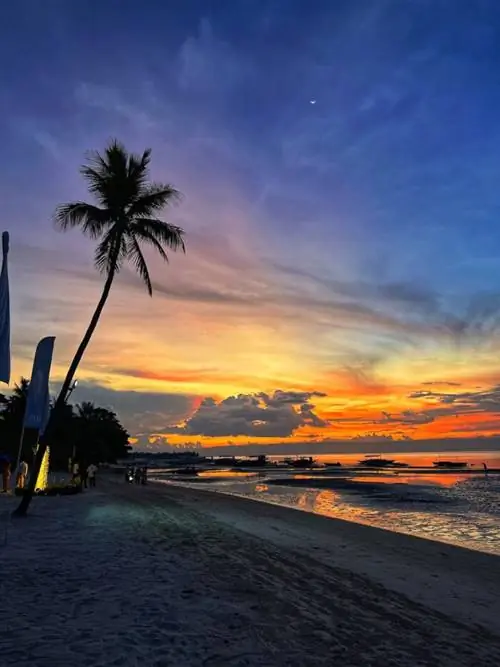 Закат на пляже Долджо