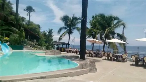 Игл Пойнт Бич и Дайв Резорт