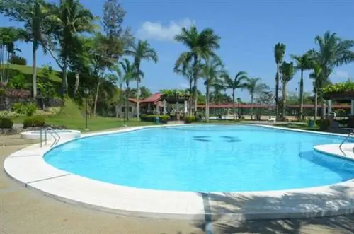 Graceland Estate and Country Club в Таябас Кесон