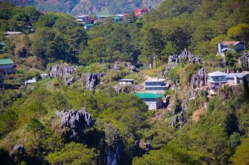 Вид на Скалистый холм из Сагады в долине Эхо