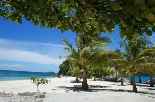 Пляж Антония в Гигантес-Сур, Карлес, Илоило