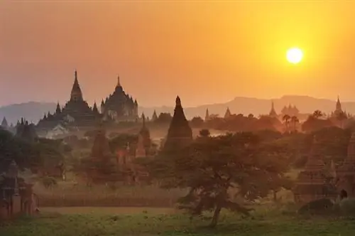 Восход солнца в Багане, Мьянма