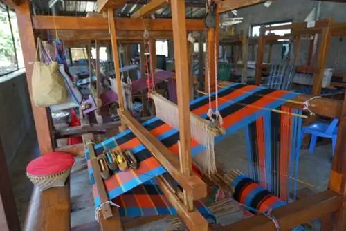 Ткачество на ткацком станке Abel Loom в Ла-Пасе, Абра