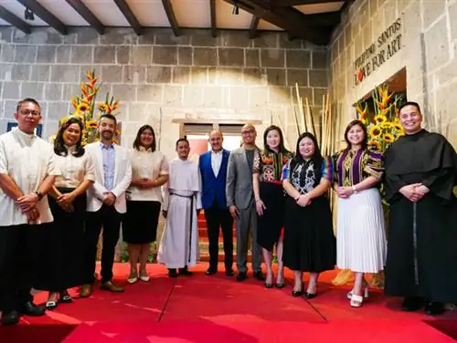 (Слева направо) Монсеньор Бернардо Пантин из Конференции католических епископов Филиппин, исполнительный директор НФП Герти Дюран-Батокабе, атташе по культуре посольства Мексики Октавио Вара Хакобо, администратор Интрамуроса Атти. Джоан Падилья, преподобный Виктор Б. Бендико, д.д. из епархии Багио, полковник Хавьер Мартин из посольства Испании, заместитель генерального директора Национального музея Филиппин Джорелл М. Легаспи, заместитель министра транспорта Атти. Шерин Гейл Паминтуан, конгрессмен Анжелика Наташа Ко, директор DOT-NCR Шарлин Батин и директор музея Сан-Агустина о. Рики Вильяр.