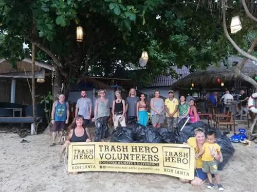 Фотография Trash Hero Ко Ланта со страницы Facebook
