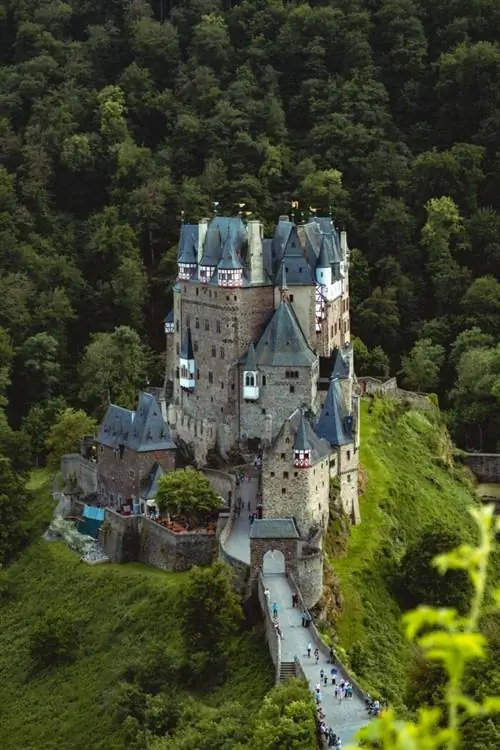Замок Эльц, Виршерм, Германия, автор Сандер Ленартс через Unsplash