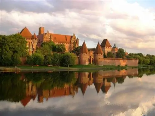 Замок Мальборк в Польше, фото через Pixabay