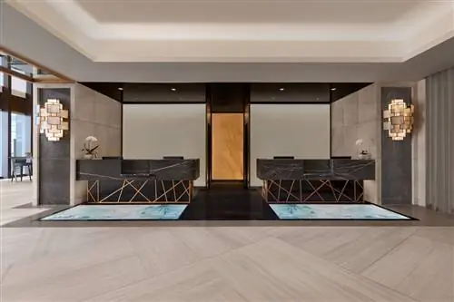 Стойка регистрации отеля Westin Manila