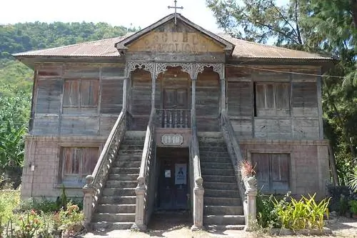 Escuela Catolica в Болджуне