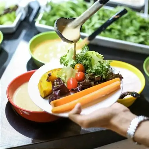 Фотография салата Sizzler Buffet со страницы SizzlerThai на Facebook