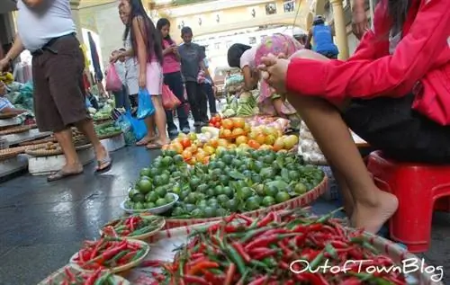 Продавец овощей на площади Миранда