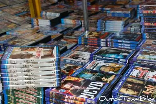 Пиратские DVD и CD в Кьяпо