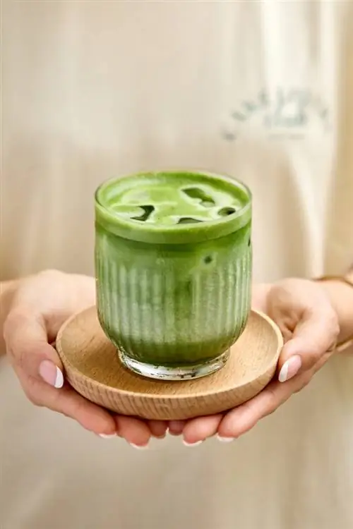 Ассортимент напитков расширен за счет латте без кофеина от Uji Matcha, который пробудит ваши вкусовые рецепторы сладко-горьким вкусом.