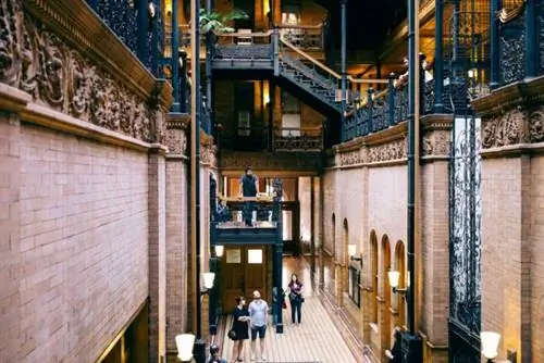 Здание Брэдбери, автор Ашим Д. Сильва через Unsplash