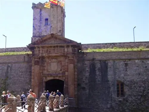 Замок Монжуик в Барселоне