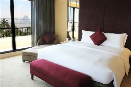 Отель Sofitel Philippine Plaza Манила