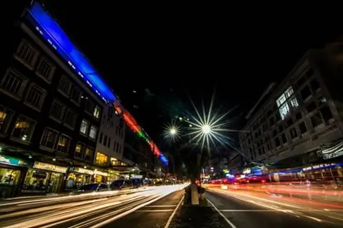 Сессионная дорога ночью автора Пол Луи Серрано