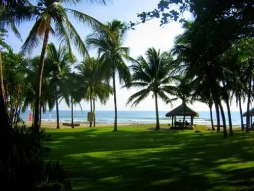 Курорт Montemar Beach Club в Батаане