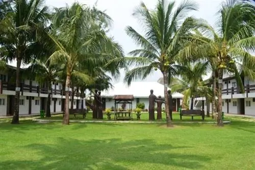 Батаан Уайт Коралс Бич Резорт & Отель