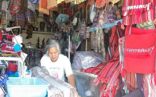 Сувенирный магазин в Банауэ