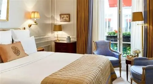 Отель Plaza Athenee Париж