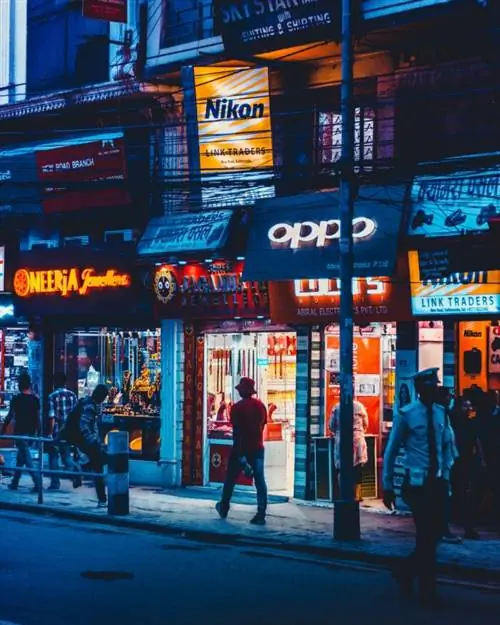 Новая дорога, Катманду, Непал ночью, автор Сафаи Карки через Unsplash