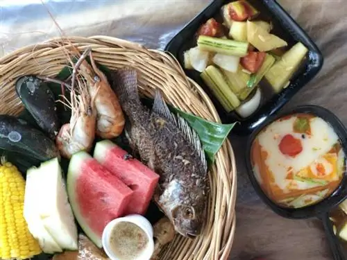 Обед из морепродуктов на пляже Самае, Ко Лан