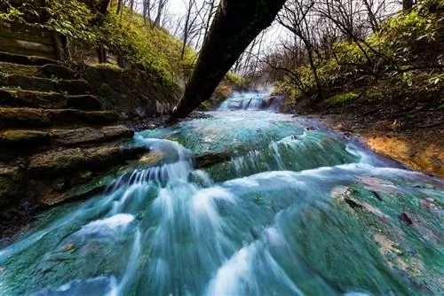 Пейзажи горячих источников Оюнумагава, Ноборибецу, фото через Depositphotos