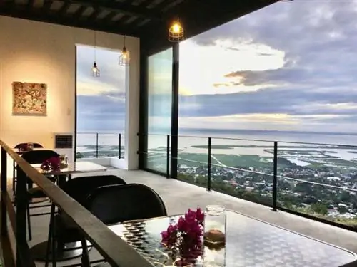Галерея ArtSector и Chimney Cafe 360