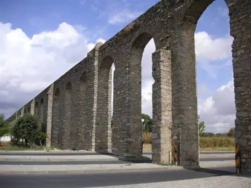 Aqueduto da Agua de Prata, автор Никатер из Википедии CC