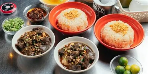 Dobles Pares - любимая уличная закусочная в Мандалуйонге, широко известная своими классическими паре из говядины.