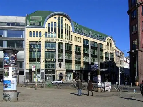 Hackescher Markt от Times через Wikipedia CC Hackescher Markt от Times через Wikipedia CC