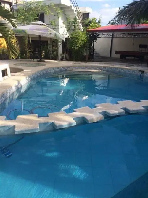 Giddy’s Place PADI Dive Resort Донсол
