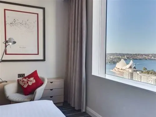 Номер с видом на оперный театр отеля Sydney Harbour Marriott at Circular Quay Номер с видом на оперный театр отеля Sydney Harbour Marriott at Circular Quay