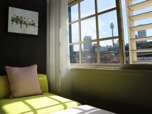 Роскошный номер Ovolo Woolloomooloo с кроватью размера «king-size» Роскошный номер Ovolo Woolloomooloo с кроватью размера «king-size»