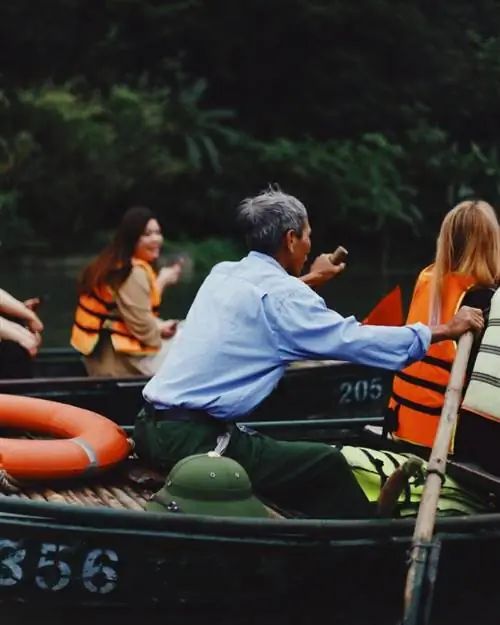 Поездка на лодке в Ниньбине