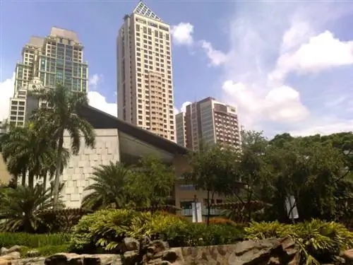 Парк Гринбелт в Макати-Сити