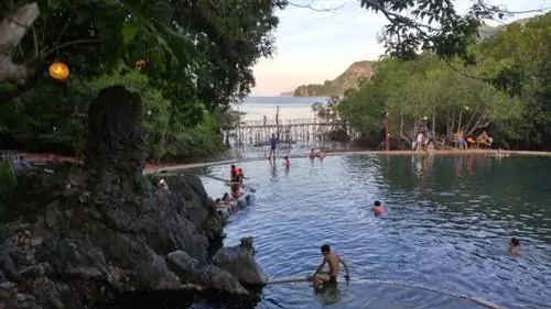 Горячие источники Макинит