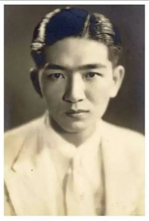 Лек Вирияпант был эксцентричным тайским бизнесменом, миллионером и покровителем культуры, ответственным за строительство Древнего Сиама, музея Эраван и Храма Истины.