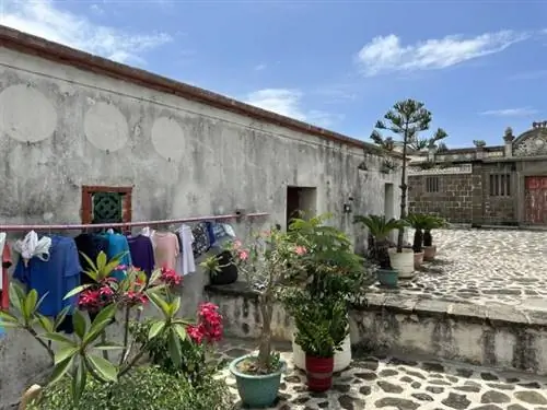 Некоторые традиционные дома все еще используются.