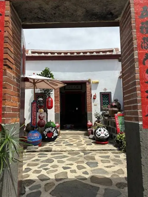 Сувенирный магазин в селе Эркан.