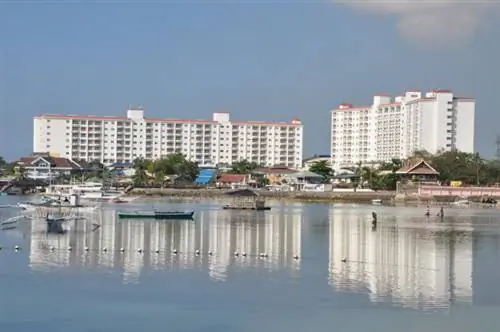 Вид с курортного отеля Maribago Bluewater Beach